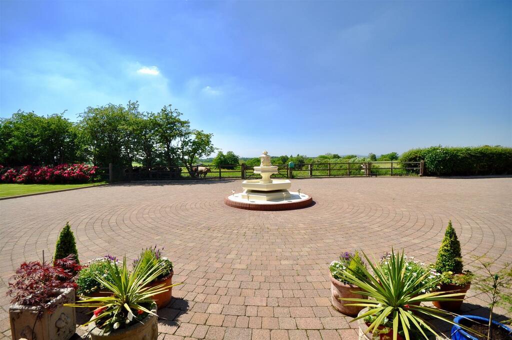 Bradley Hall Farm, Rhodes Green, Middleton, Manchester 5 bed detached