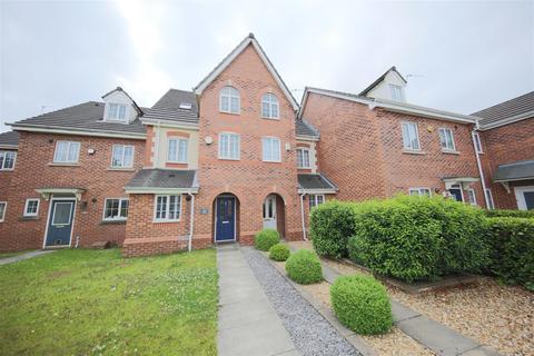 3 bedroom townhouse to rent, Hornchurch Court, Heywood, Lancashire