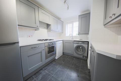 3 bedroom townhouse to rent, Hornchurch Court, Heywood, Lancashire