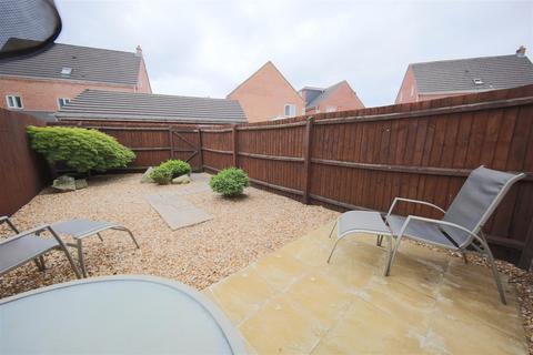 3 bedroom townhouse to rent, Hornchurch Court, Heywood, Lancashire