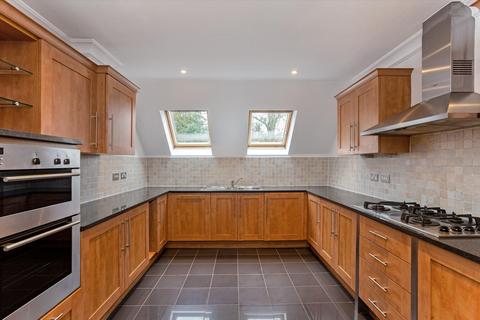 3 bedroom penthouse for sale, Lady Margaret Road, Sunningdale, Ascot, Berkshire, SL5