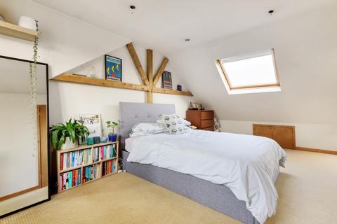 28b Bollo Bridge Road, London, W3 8AT