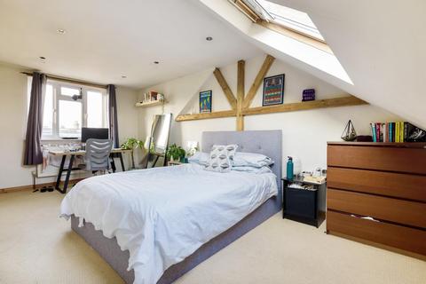28b Bollo Bridge Road, London, W3 8AT