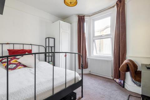 28b Bollo Bridge Road, London, W3 8AT