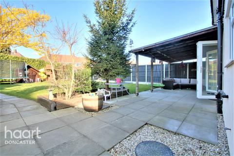 19 Moffat Gardens, Doncaster, DN2 4SB