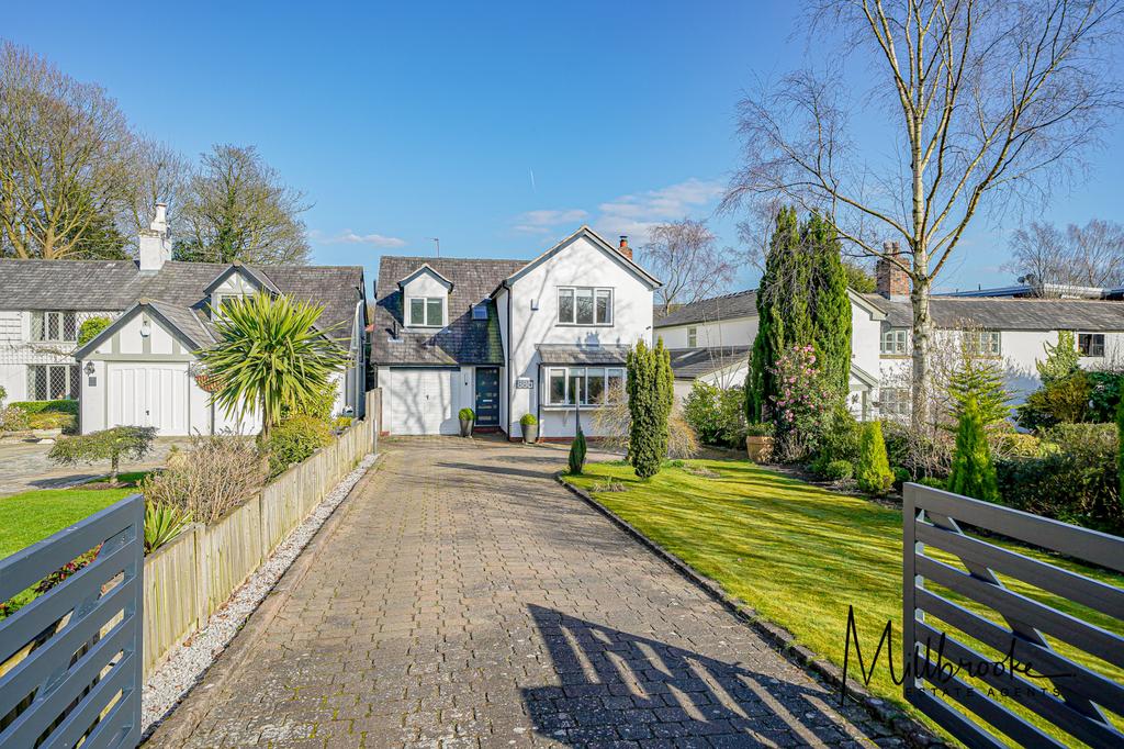 88a Roe Green, Worsley, Manchester, M28 3 bed detached house £660,000