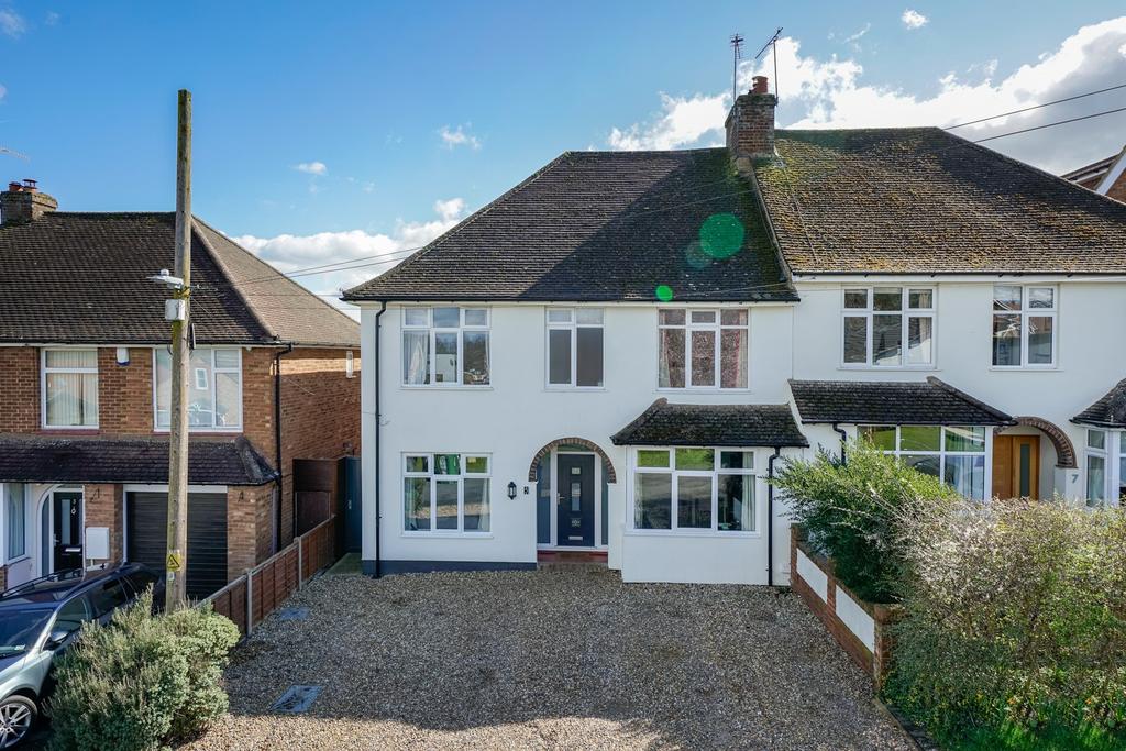 Lyme Avenue, Northchurch HP4 5 bed semidetached house £850,000