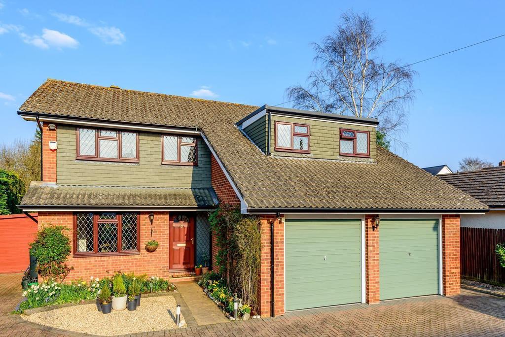 Onslow Way, Pyrford, GU22 4 bed detached house £1,100,000