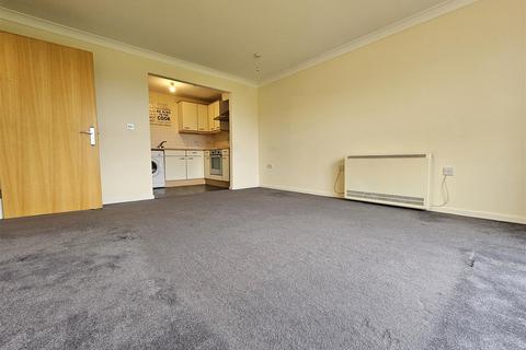 Flat 13, Cresswell Court Douglas Road, Stanwell, Staines-upon-thames, TW19 7JD