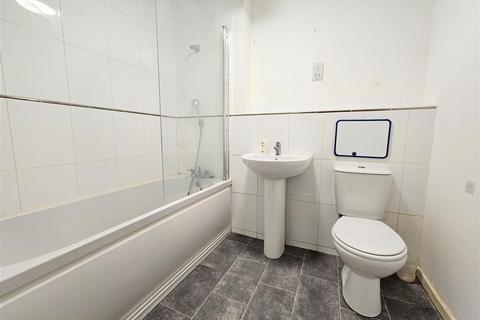Flat 13, Cresswell Court Douglas Road, Stanwell, Staines-upon-thames, TW19 7JD