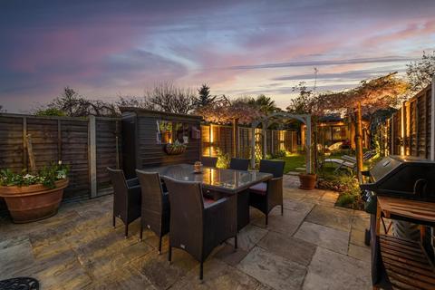 44 Pemberton Road, East Molesey, KT8 9LH