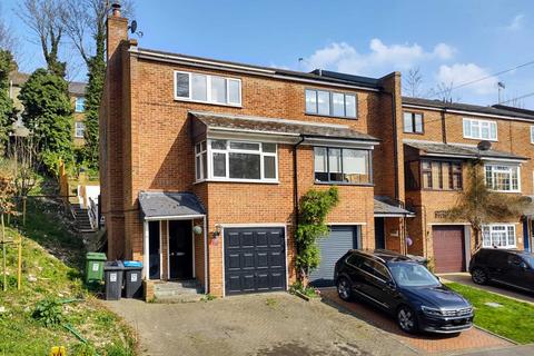 10 Glendale, Hemel Hempstead, HP1 1TG