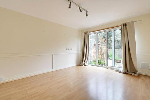 16 Standale Grove, Ruislip, HA4 7UB