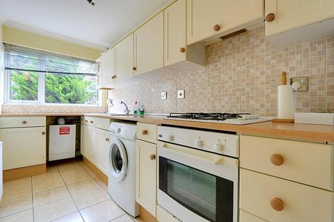 16 Standale Grove, Ruislip, HA4 7UB