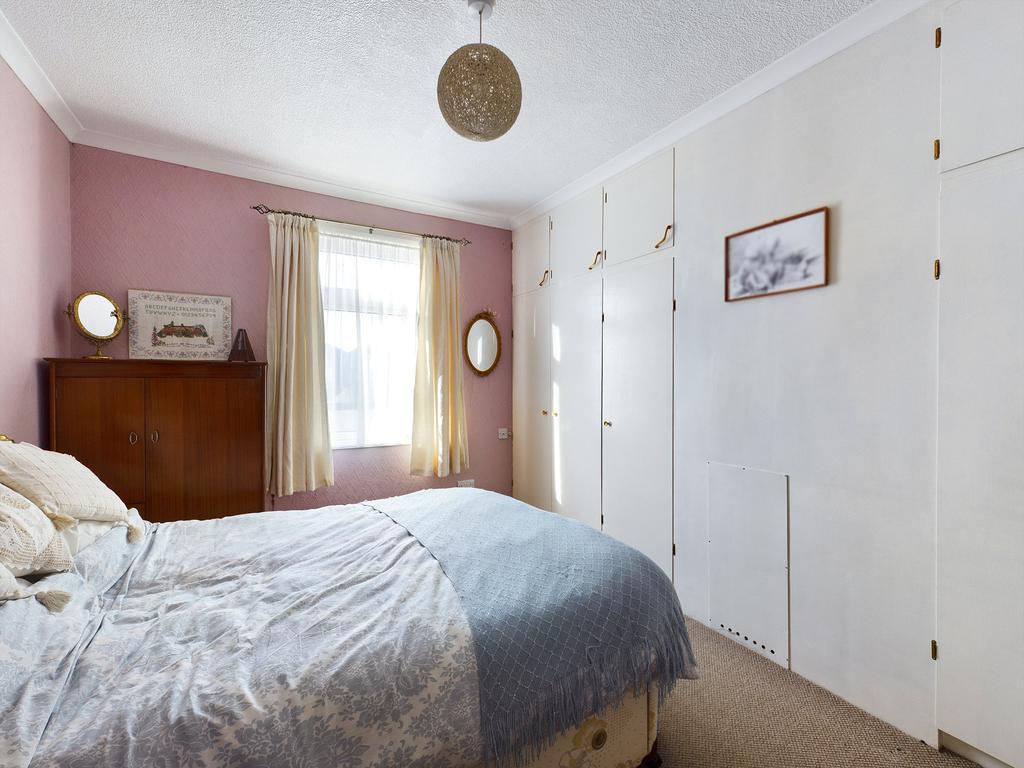 Seaton Avenue, Portsmouth, PO3 3 bed semidetached house £300,000