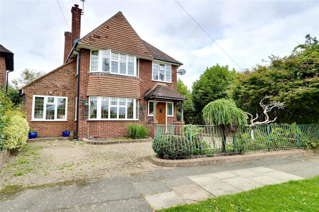 St Drive, Ickenham, UB10 5 bed detached house £885,000