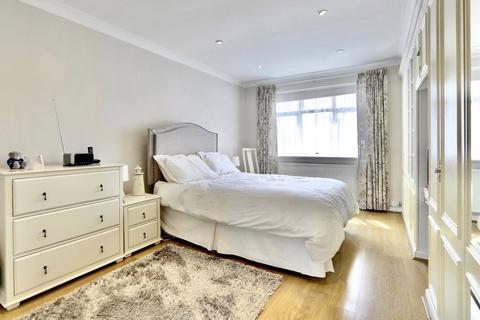 15 Almond Avenue, Ickenham, Uxbridge, UB10 8NA