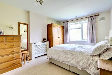 15 Almond Avenue, Ickenham, Uxbridge, UB10 8NA