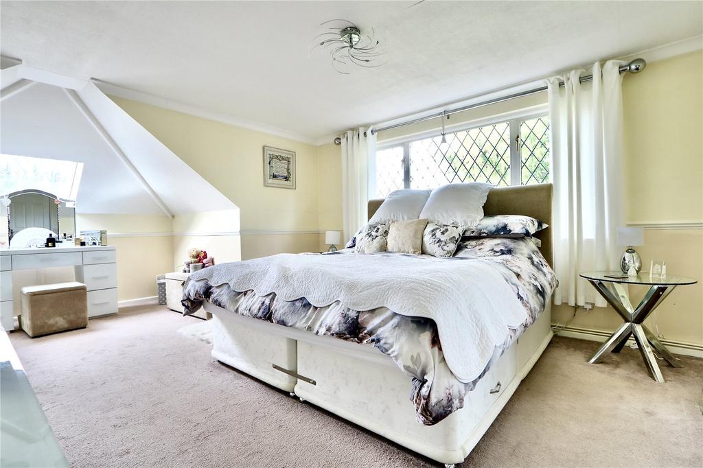 The Chase, Ickenham, UB10 4 bed bungalow £784,000