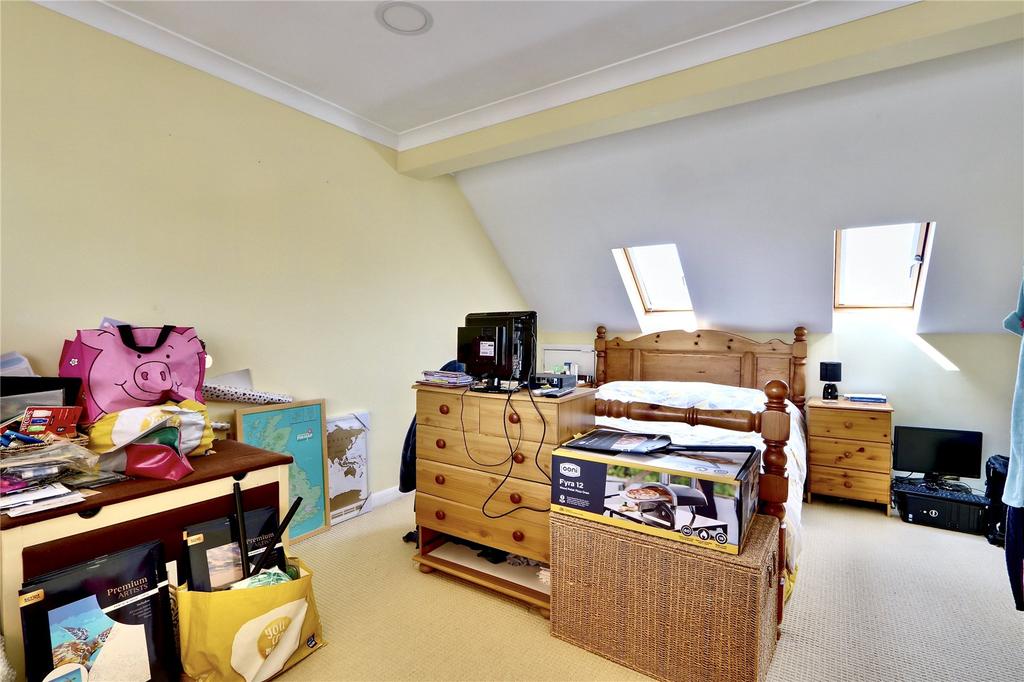 Clovelly Close, Ickenham, UB10 4 bed house £650,000