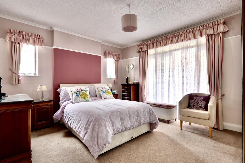 Keswick Gardens, Ruislip, HA4 2 bed bungalow £630,000