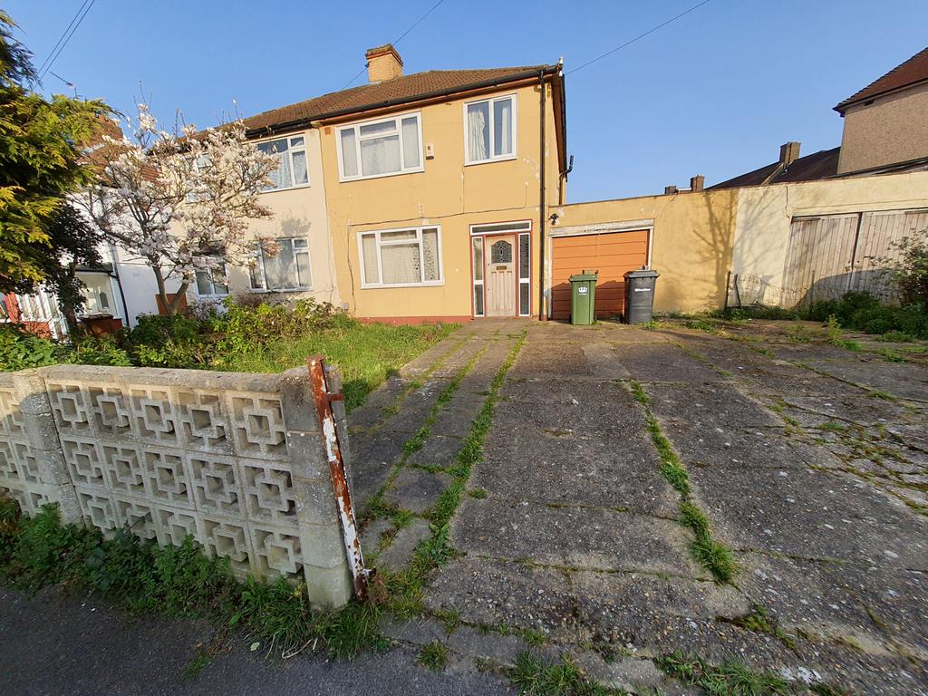 Three Bedroom Terraced House for Sale Near Bromle