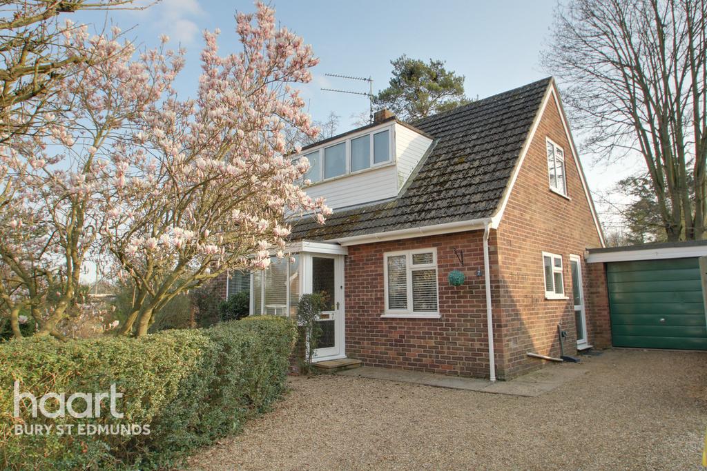 Church Close, Stanton, Bury St Edmunds 2 bed chalet £325,000