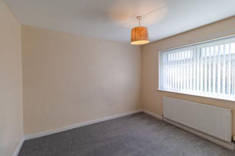 2 Lowfield Close, Low Moor, Bradford, BD12 0JX