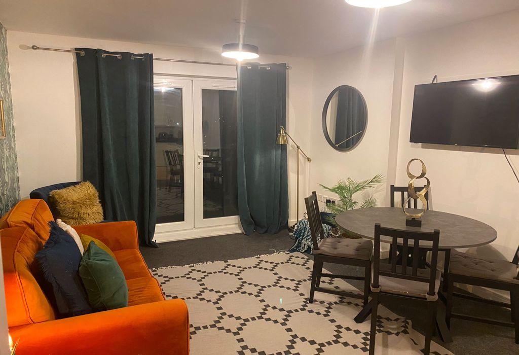 The Overstone, 172 Overstone Court, Cardiff, Caerdydd 2 bed serviced