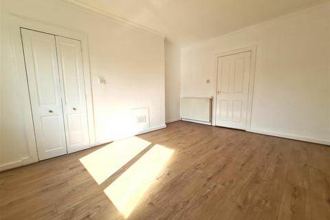 3 bedroom apartment to rent, Ashcroft Drive, Croftfoot, Glasgow