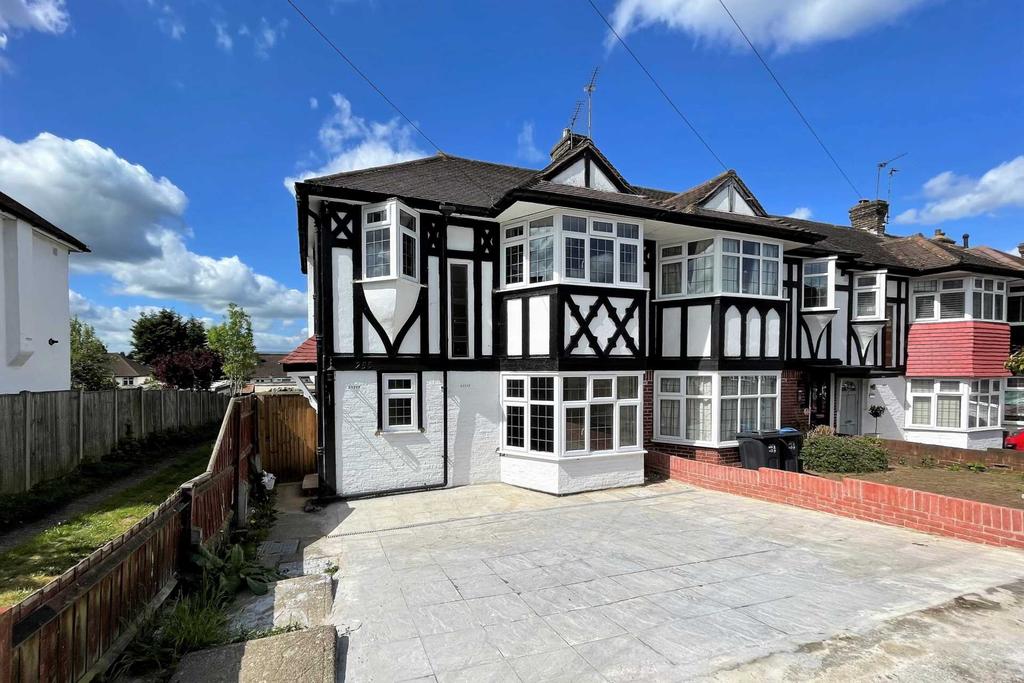 Kingsbridge Road, Morden 3 bed end of terrace house £1,700 pcm (£392 pw)