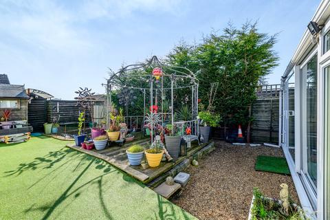 4 Carnation Crescent, East Malling, West Malling, ME19 6HB
