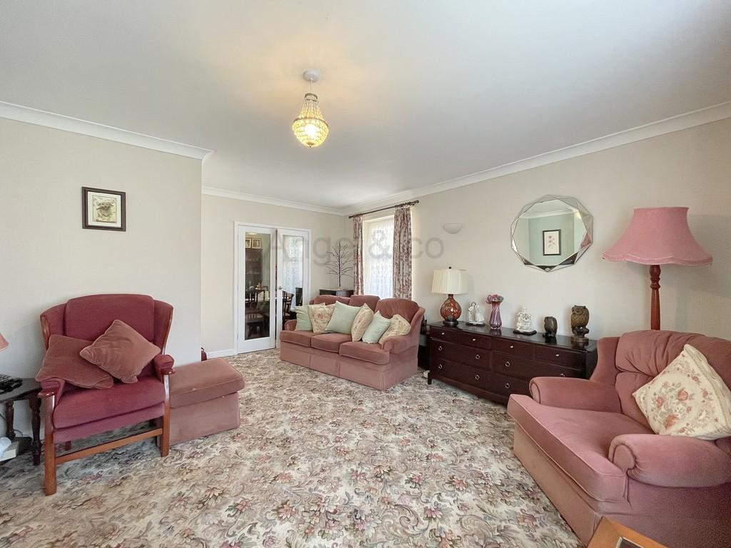 Orford Drive, Oulton Broad, Lowestoft 2 bed detached bungalow £280,000