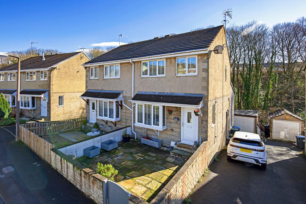 Hunters Meadow, Silsden 4 bed semidetached house £259,999