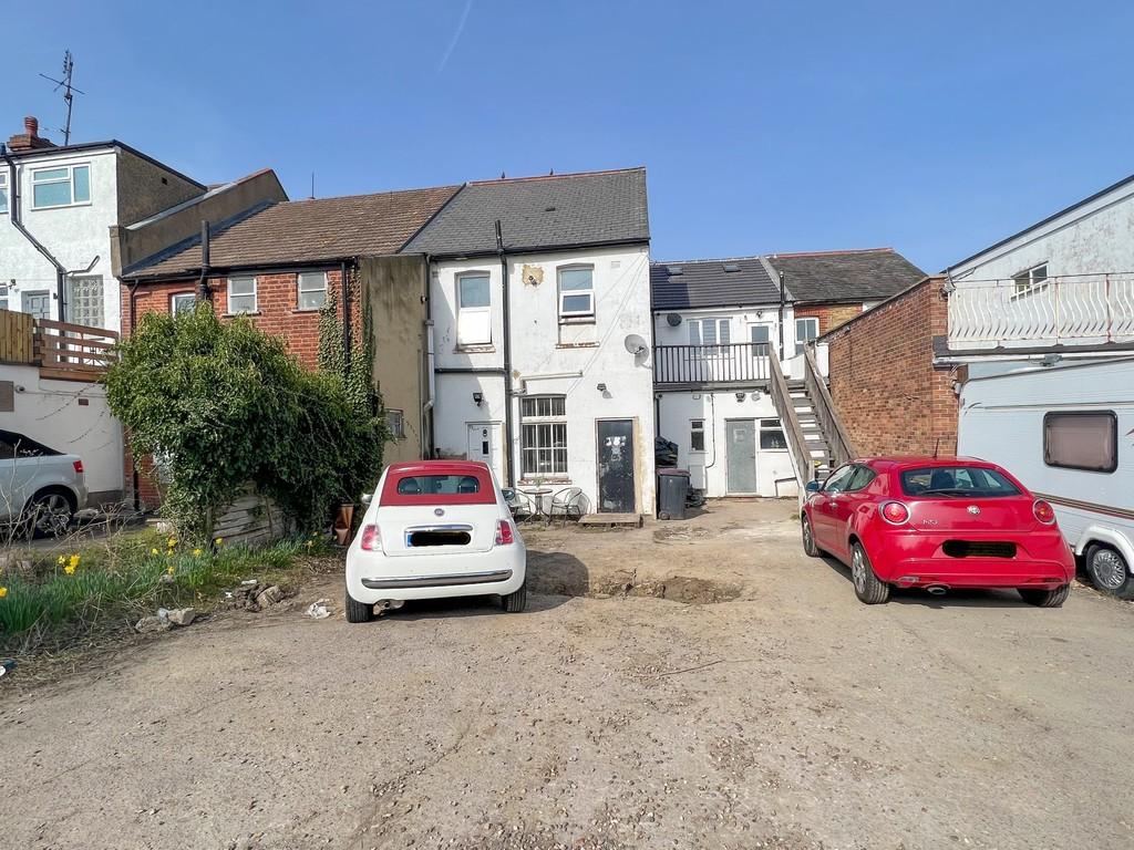 Main Road, Hockley 2 bed flat £165,000