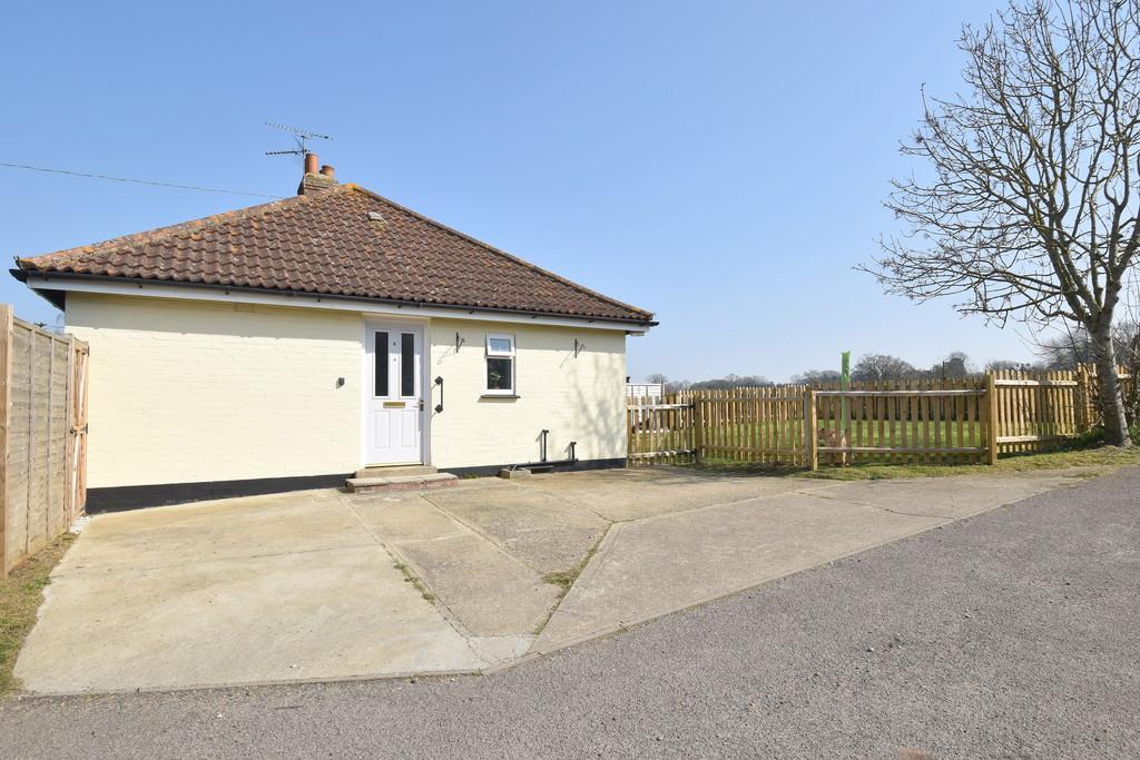 Halesworth Road, Walpole, Halesworth, IP19 9AZ 2 bed semidetached