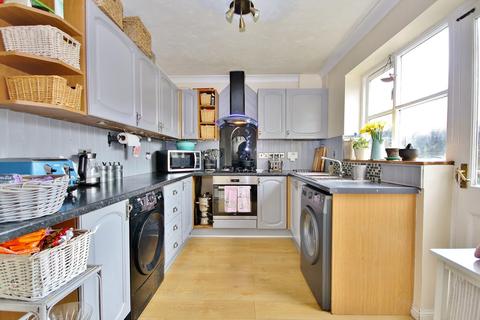 42 Bloomfield Close, Knaphill, Woking, GU21 2BL