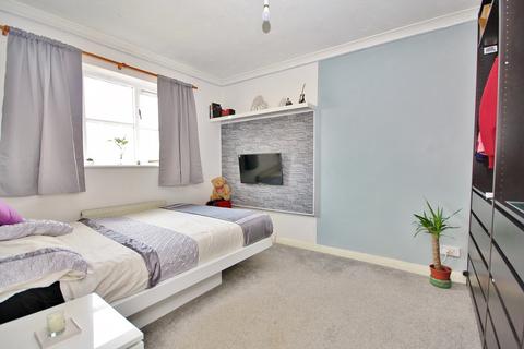 42 Bloomfield Close, Knaphill, Woking, GU21 2BL