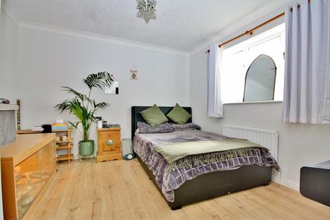 42 Bloomfield Close, Knaphill, Woking, GU21 2BL