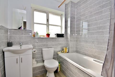 42 Bloomfield Close, Knaphill, Woking, GU21 2BL