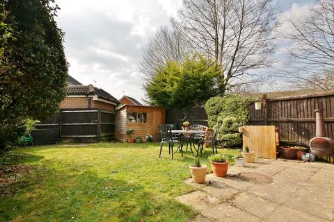 42 Bloomfield Close, Knaphill, Woking, GU21 2BL