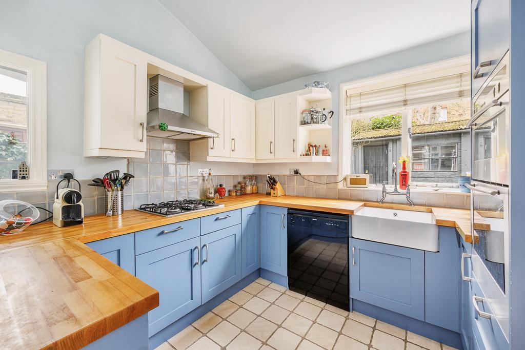 Superb Modern Fitted Kitchen