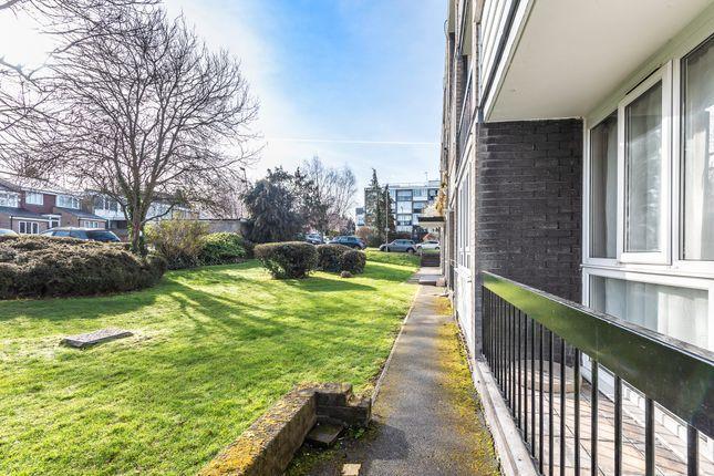 Ashbourne Court, Woodside Park, London, N12 8AS 2 bed flat - £1,547 pcm ...