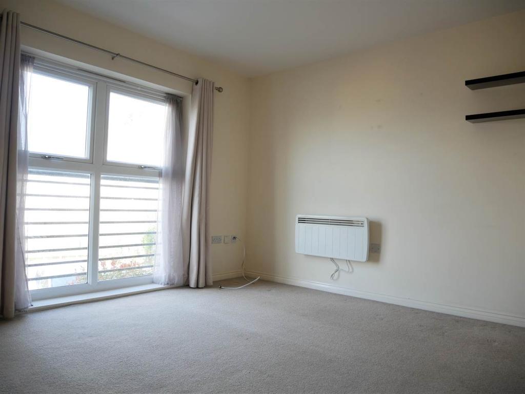 Ward View, Chatham, Kent 1 bed flat £850 pcm (£196 pw)
