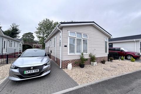 2 bedroom detached bungalow for sale, Avenue Road, Sandown