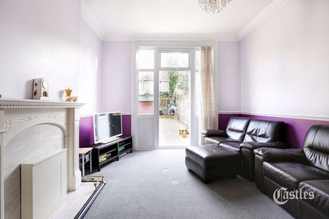 40 Gunton Road, London, E5 9JS