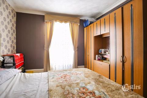 40 Gunton Road, London, E5 9JS