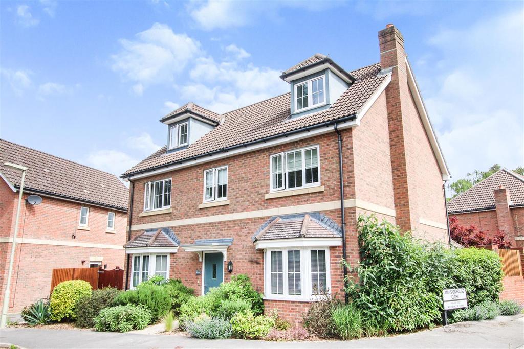 Columbus Drive, Sarisbury Green, Southampton 5 bed house