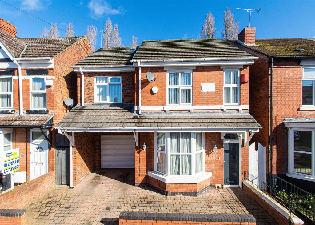 15 Allen Road, Wolverhampton 4 bed detached house £299,950