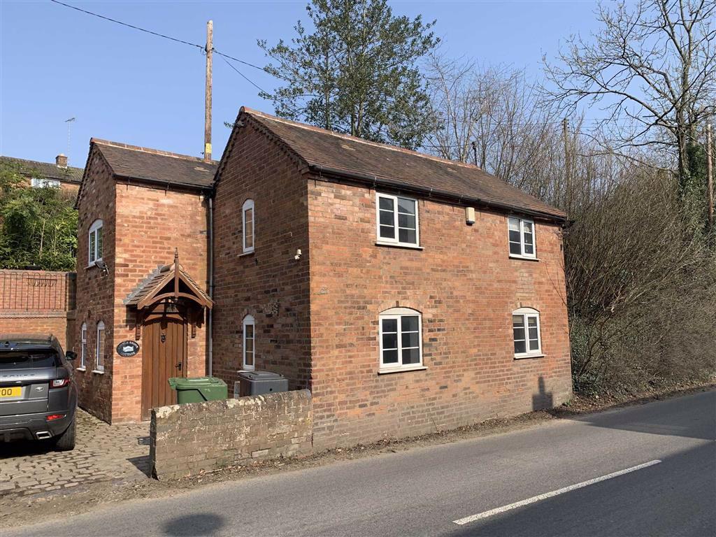 Drayton Road, Belbroughton, DY9 3 bed detached house £1,050 pcm (£242 pw)